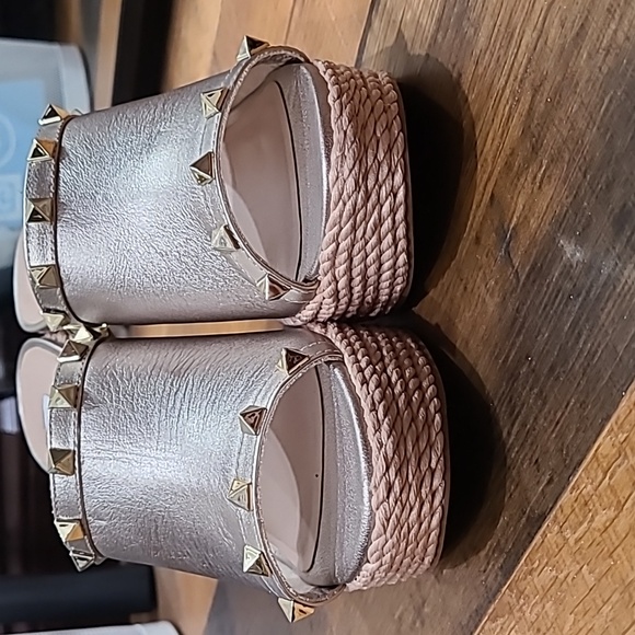 Steve madden wedge heels with gold studs - Picture 5 of 8